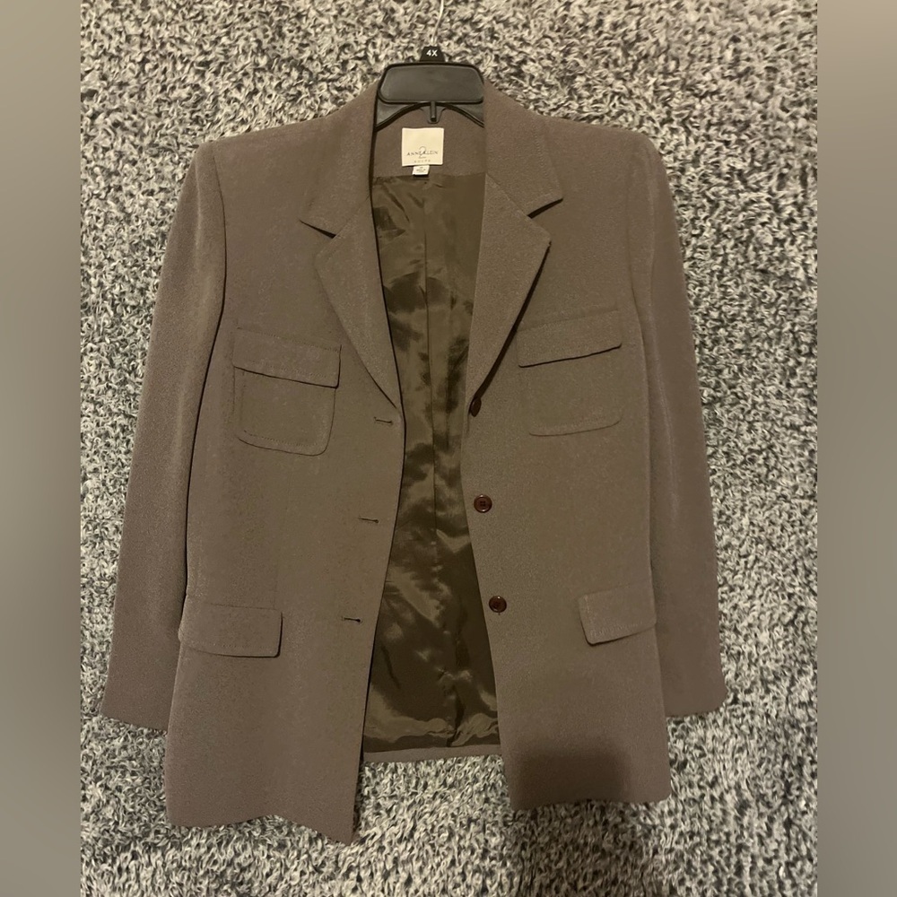 Ann Klein  Women’s BlazerLong Sleeve  Lined Tan Carrier workwear/Office Size 14